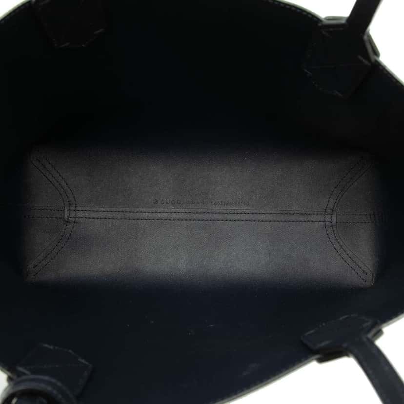 Gucci Small GG Supreme Blooms Reversible Tote Beige Canvas Very good condition - Model View