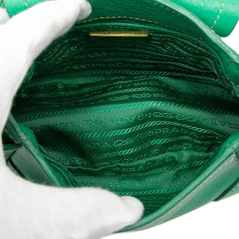 Prada Vitello Daino Lock Flap Crossbody Green Leather Very good condition - Model View