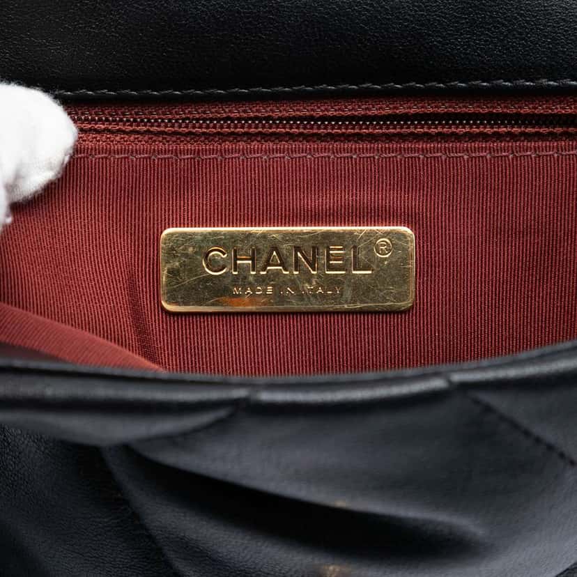 Chanel Medium Lambskin 19 Flap Black Leather Very good condition - Box View