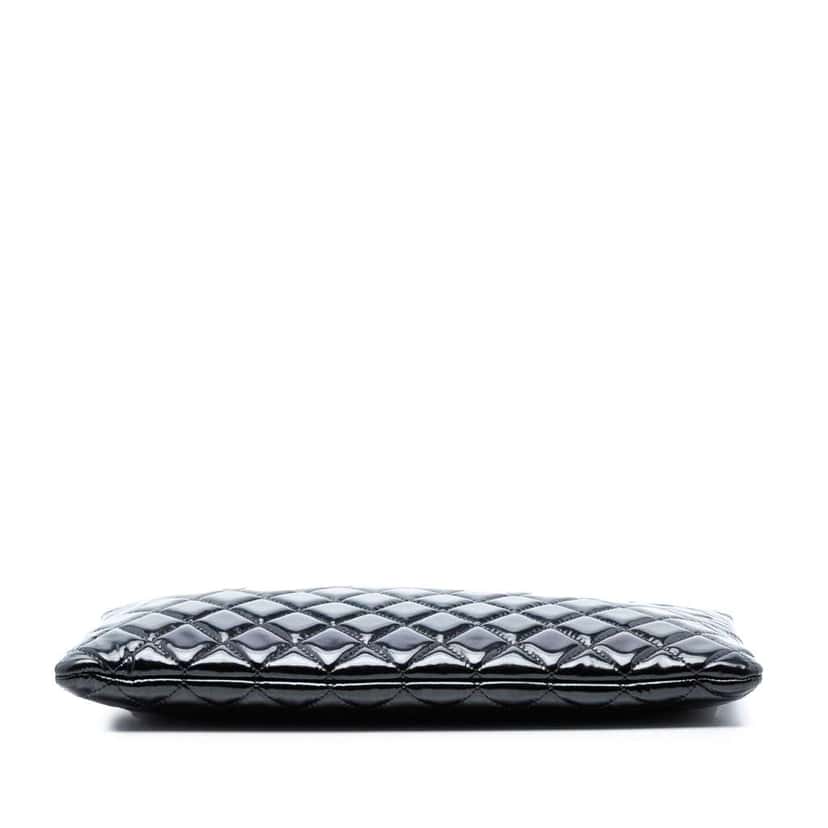 Chanel Large Quilted Patent O Case Clutch Black Leather Very good condition - Inside View