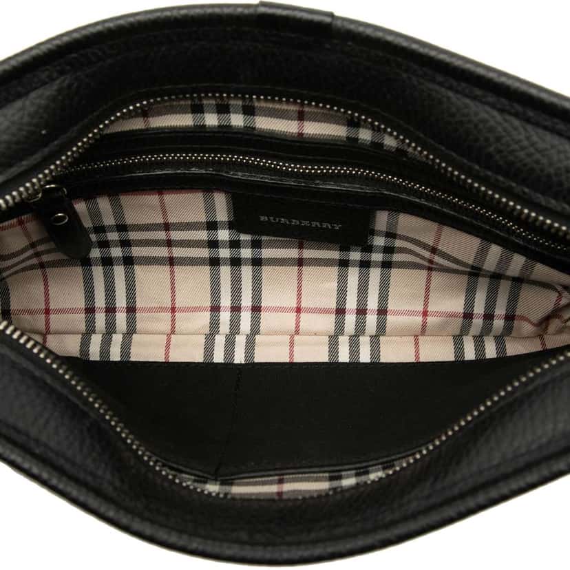 Burberry Leather Shoulder Bag Black Leather Very good condition - Model View