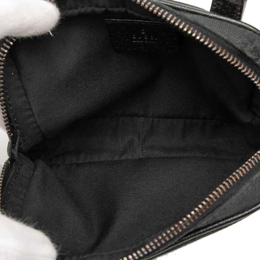 Gucci GG Canvas Crossbody Black Canvas Very good condition - Model View