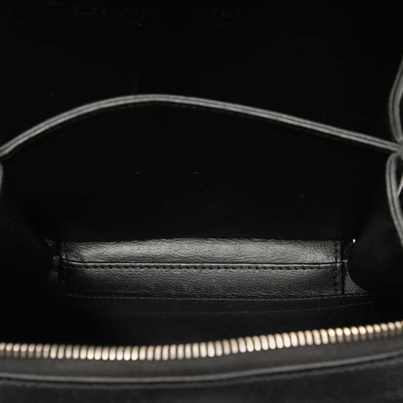 Chanel Small Caviar CC Filigree Vanity Case Black Leather Very good condition - Model View