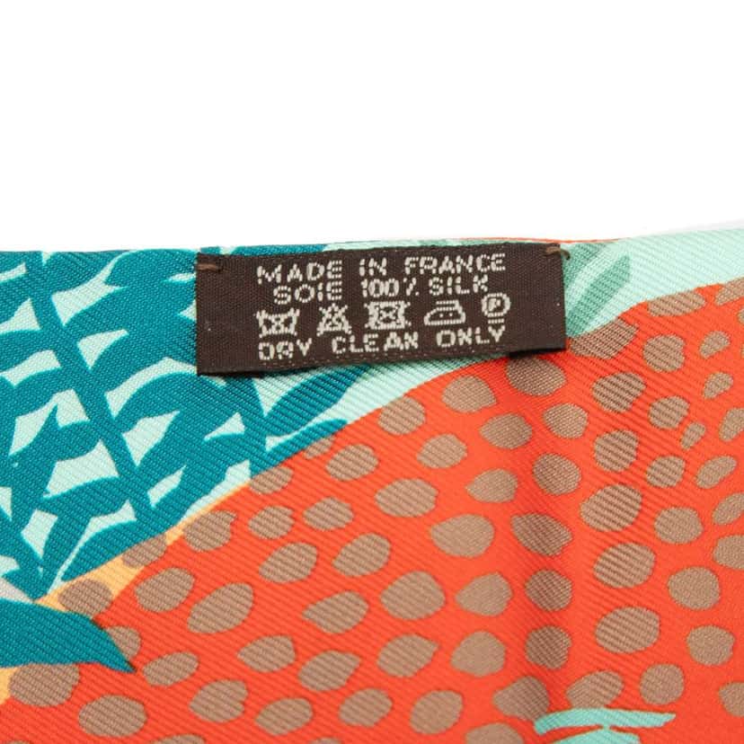 Hermès Under the Waves Silk Twilly Scarf Orange Silk Very good condition - Model View