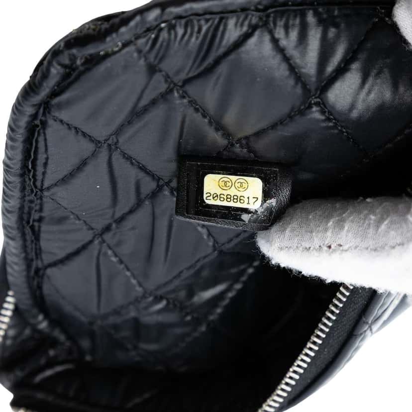 Chanel Small Quilted Patent O Case Clutch Black Leather Very good condition - Box View