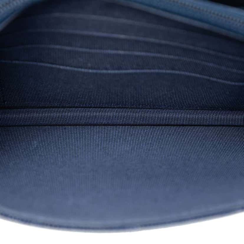 Chanel CC Square Quilted Caviar Wallet on Chain Blue Leather Very good condition - Model View