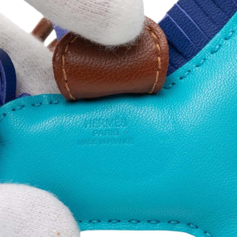 Hermès Milo Lambskin GriGri Rodeo Bag Charm PM Blue Leather Very good condition - Model View