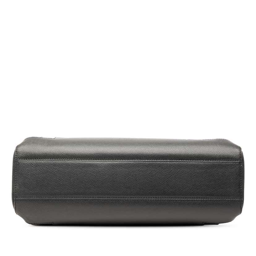 Louis Vuitton Taiga Kasbek PM Black Leather Very good condition - Inside View