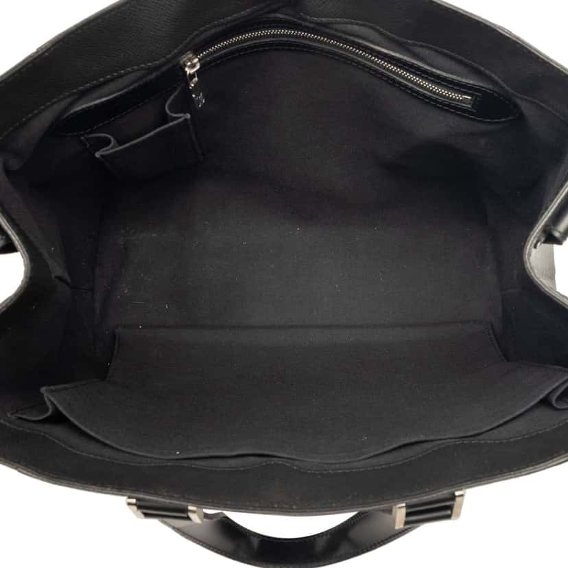 Louis Vuitton Taiga Kasbek PM Black Leather Very good condition - Model View