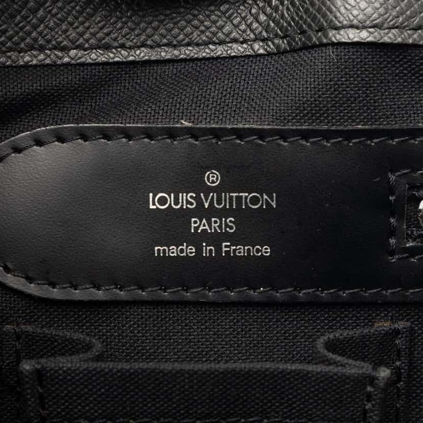 Louis Vuitton Taiga Kasbek PM Black Leather Very good condition - Box View