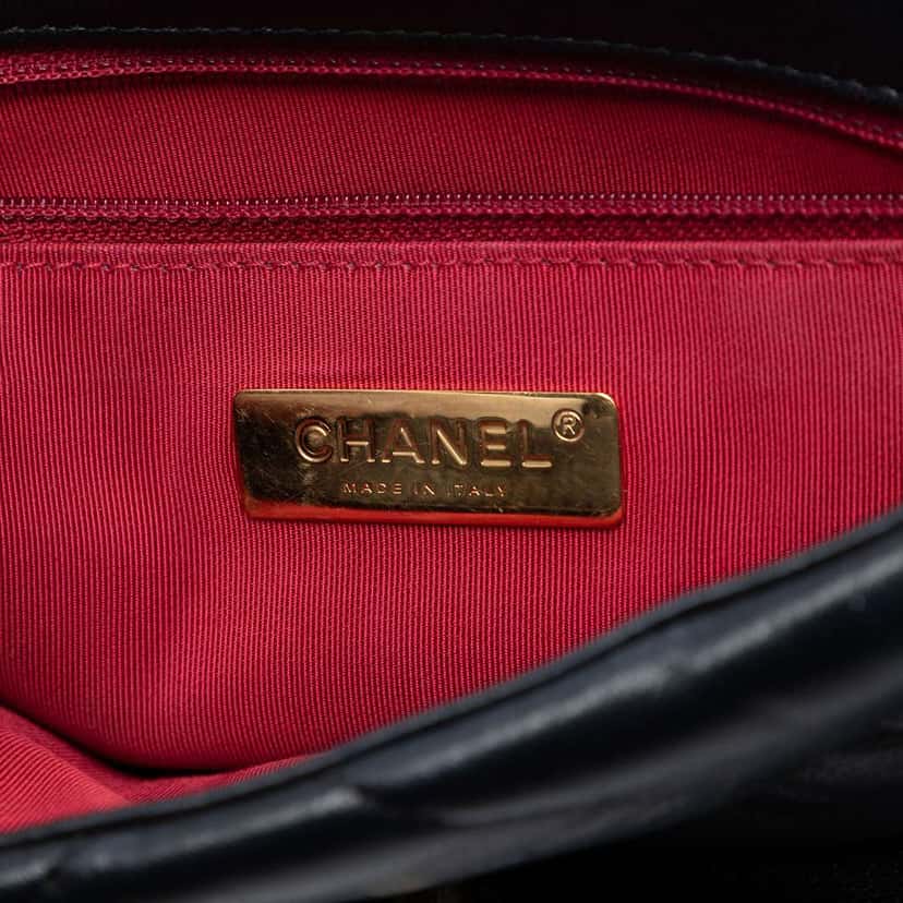 Chanel Medium Lambskin 19 Flap Black Leather Very good condition - Box View