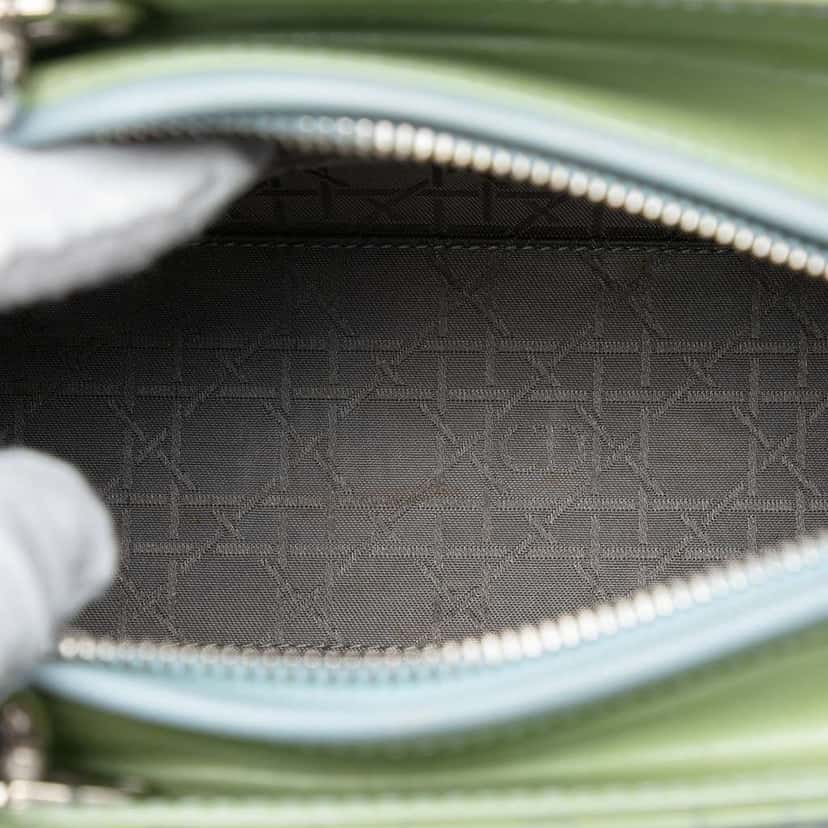 Dior Medium Patent Cannage Lady Dior Green Leather Very good condition - Model View