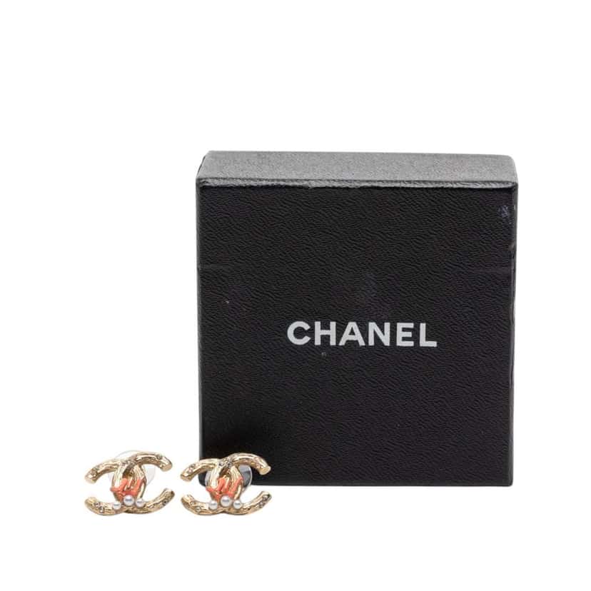 Chanel CC Gold Plated Faux Pearl Strass Push Back Earrings Gold Metal Very good condition - Model View