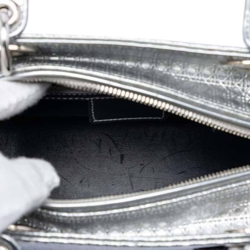 Dior Medium Ombre Metallic Patent Microcannage Lady Dior Silver Leather Very good condition - Model View
