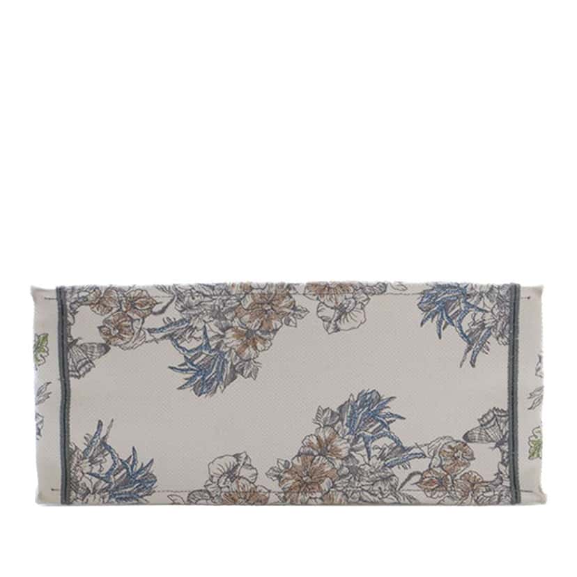 Dior Large Embroidered Canvas Reve d Infini Book Tote White Canvas Very good condition - Box View