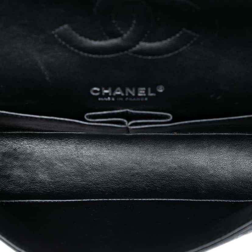 Chanel Medium Classic Caviar Double Flap Black Leather Very good condition - Model View
