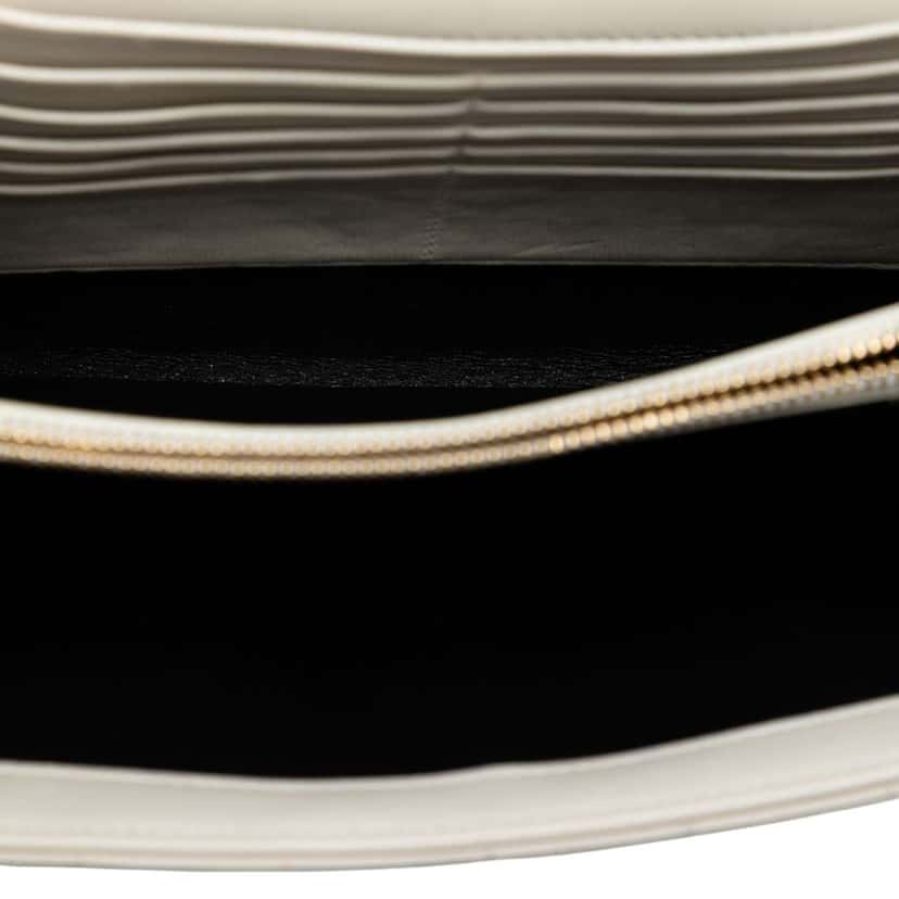 Saint Laurent Matelasse Lambskin Monogram Vicky Chain Wallet White Leather Very good condition - Model View