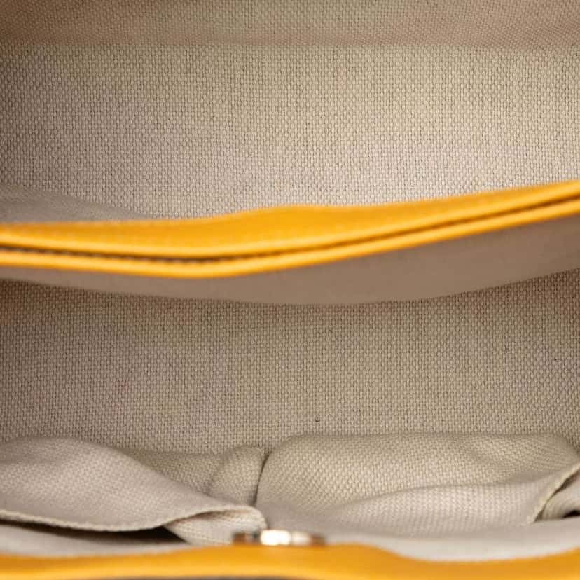 Gucci Small GG Canvas Diana Bamboo Top Handle Tote Beige Canvas Very good condition - Model View