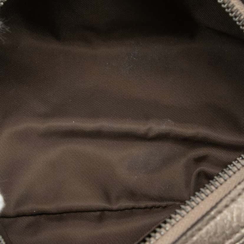 Gucci Metallic Leather Soho Cosmetic Pouch Grey Leather Very good condition - Model View