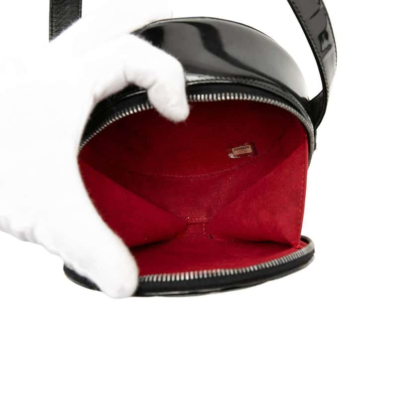 Chanel CC Choco Bar Patent Round Shoulder Bag Black Leather Very good condition - Model View