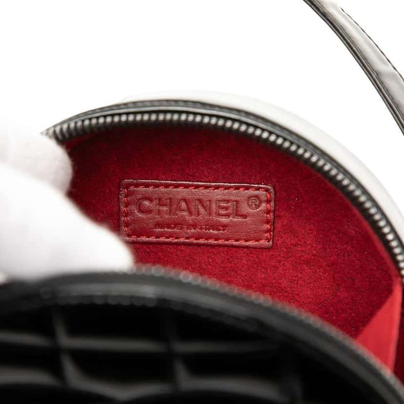 Chanel CC Choco Bar Patent Round Shoulder Bag Black Leather Very good condition - Box View