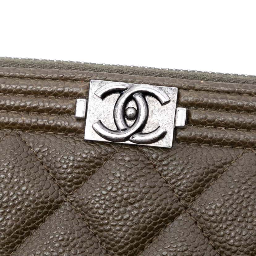 Chanel Large Quilted Caviar Boy O Case Clutch Brown Leather Very good condition - Box View