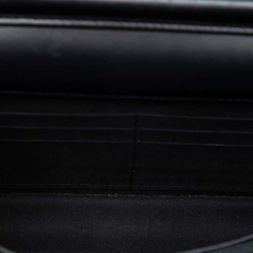 Chanel Calfskin Golden Class 2.0 Wallet on Chain Black Leather Very good condition - Model View