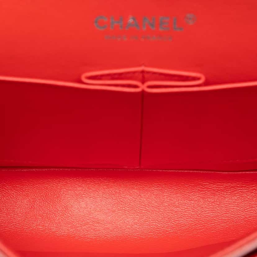 Chanel Medium Classic Velvet Double Flap Pink Velvet Very good condition - Model View