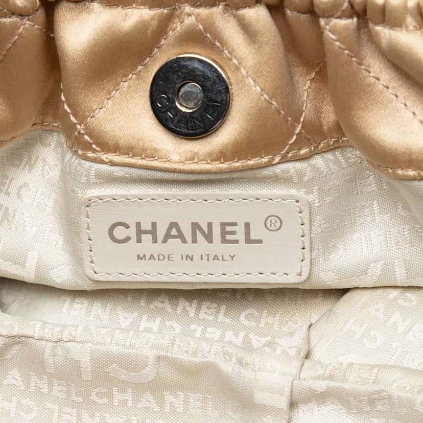 Chanel Quilted Satin CC Charm Handbag Beige Satin Very good condition - Box View