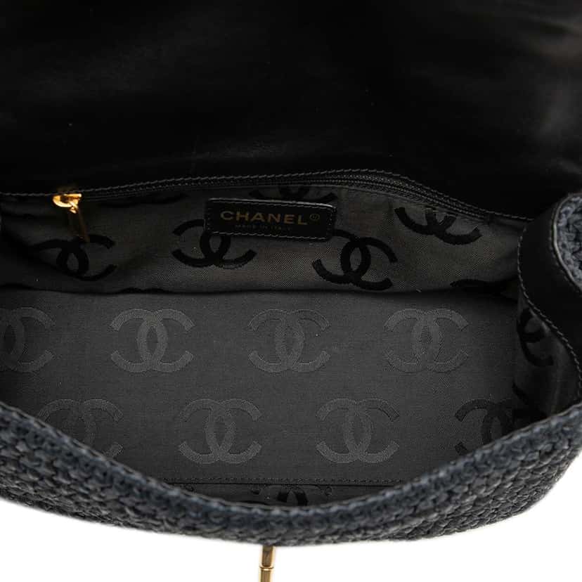 Chanel CC Raffia Crossbody Black Very good condition - Model View
