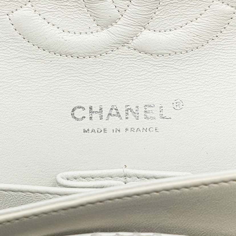 Chanel Medium Classic Tweed Double Flap White Tweed Very good condition - Box View