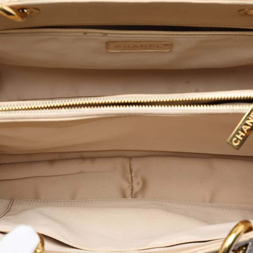 Chanel Caviar Grand Shopping Tote Brown Leather Very good condition - Model View