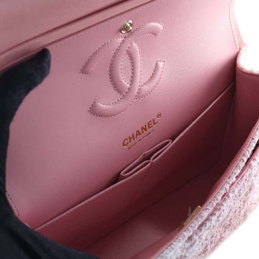 Chanel Medium Classic Tweed Double Flap Pink Tweed Very good condition - Model View