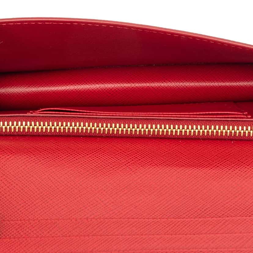 Prada Saffiano Wallet On Chain Red Leather Very good condition - Model View