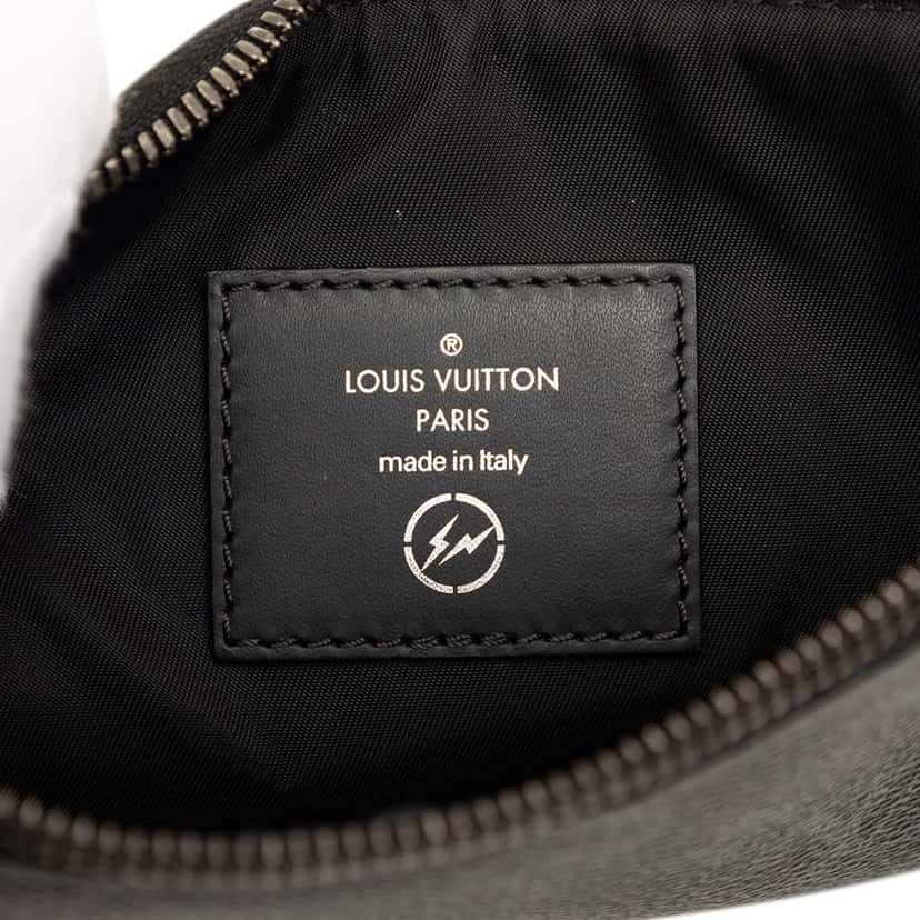 Louis Vuitton Monogram Eclipse Cabas Pochette Black Very good condition - Box View