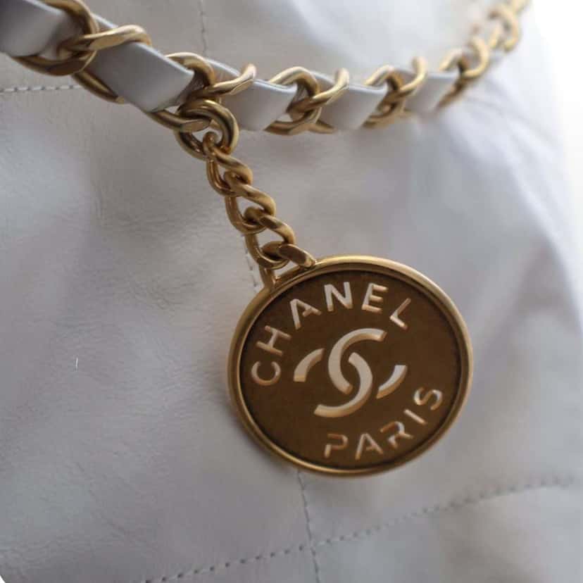 Chanel Large Shiny Calfskin 22 Hobo White Leather Very good condition - Box View