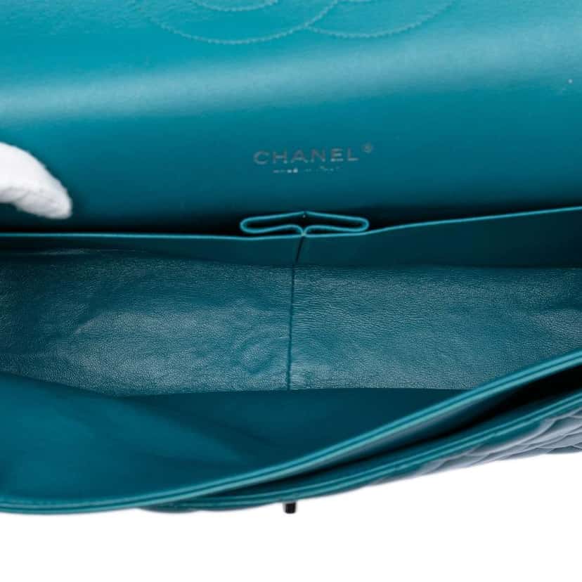 Chanel Maxi Classic Lambskin Double Flap Blue Leather Very good condition - Model View