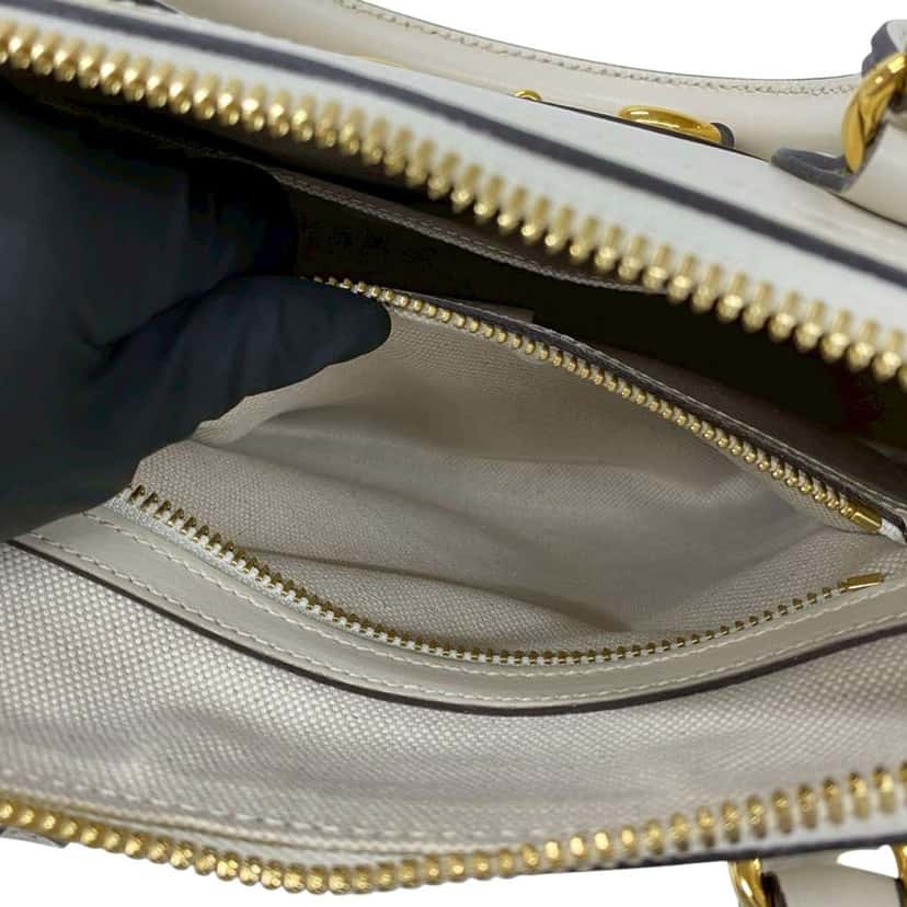 Gucci Small Leather Horsebit 1955 Satchel White Leather Very good condition - Model View