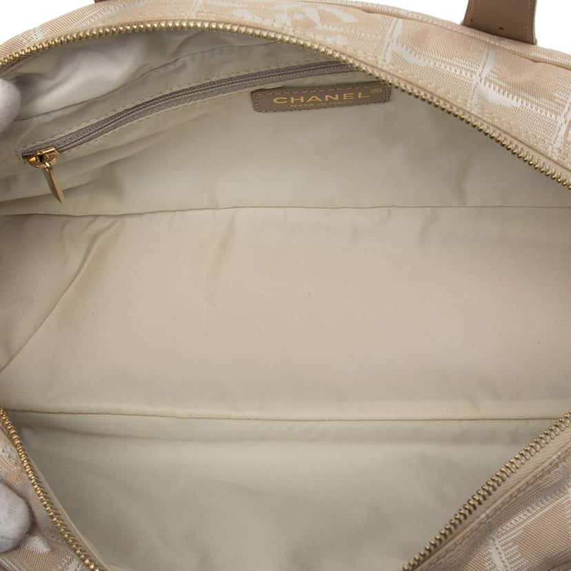 Chanel New Travel Line Nylon Handbag Beige Very good condition - Model View