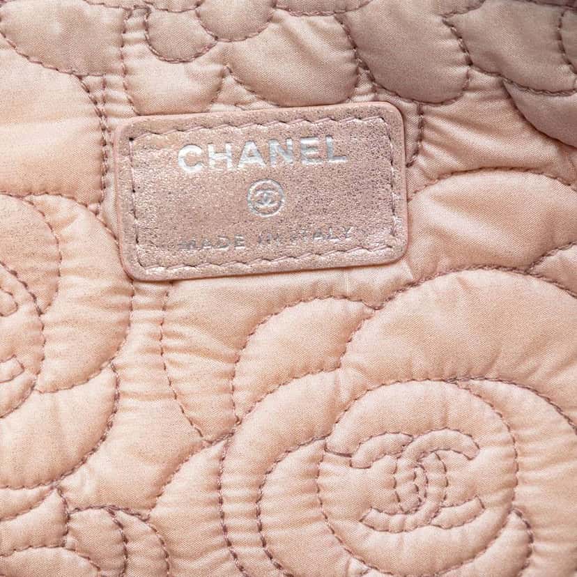 Chanel Large CC Embossed Metallic Lambskin Camellia O Case Clutch Pink Leather Very good condition - Box View