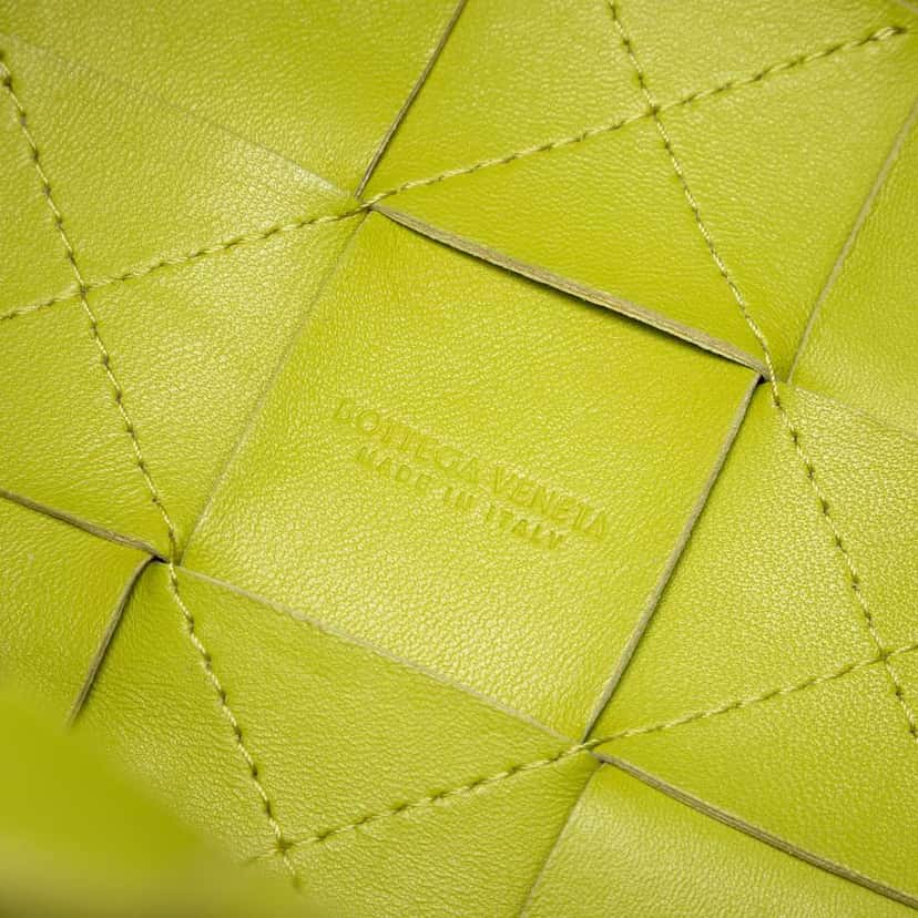 Bottega Veneta Small Nappa Maxi Intrecciato Cassette Bucket Bag Green Leather Very good condition - Box View