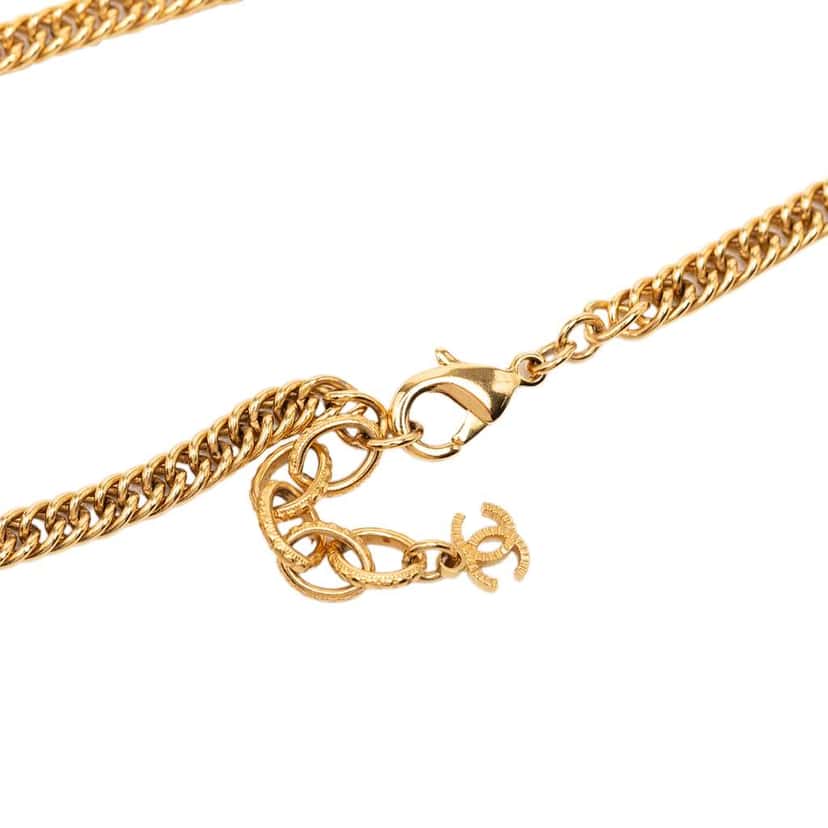 Chanel CC Gold Plated 31 Rue Cambon Dog Tag Pendant Necklace Gold Metal Very good condition - Model View