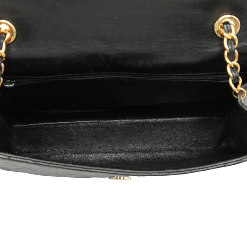 Chanel Quilted Lambskin Tassel Flap Black Leather Very good condition - Model View