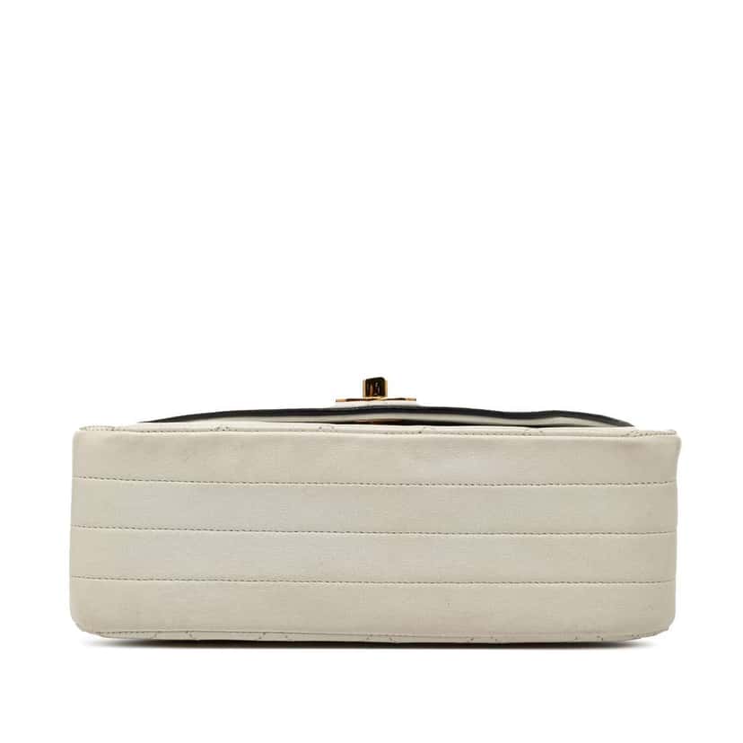 Chanel CC Quilted Lambskin Chain Flap White Leather Very good condition - Inside View