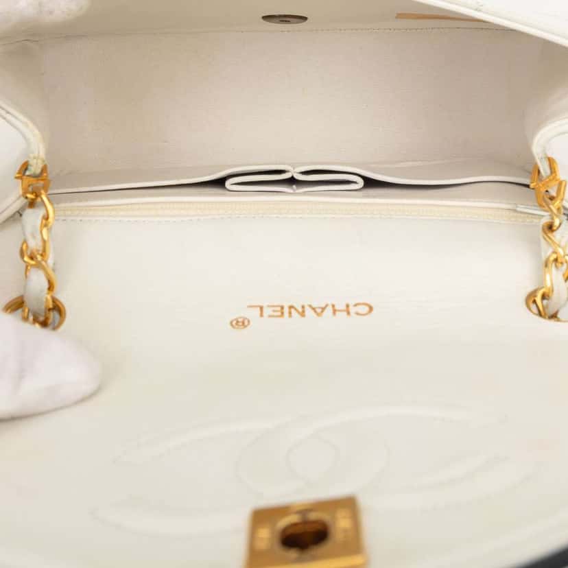 Chanel CC Quilted Lambskin Chain Flap White Leather Very good condition - Model View