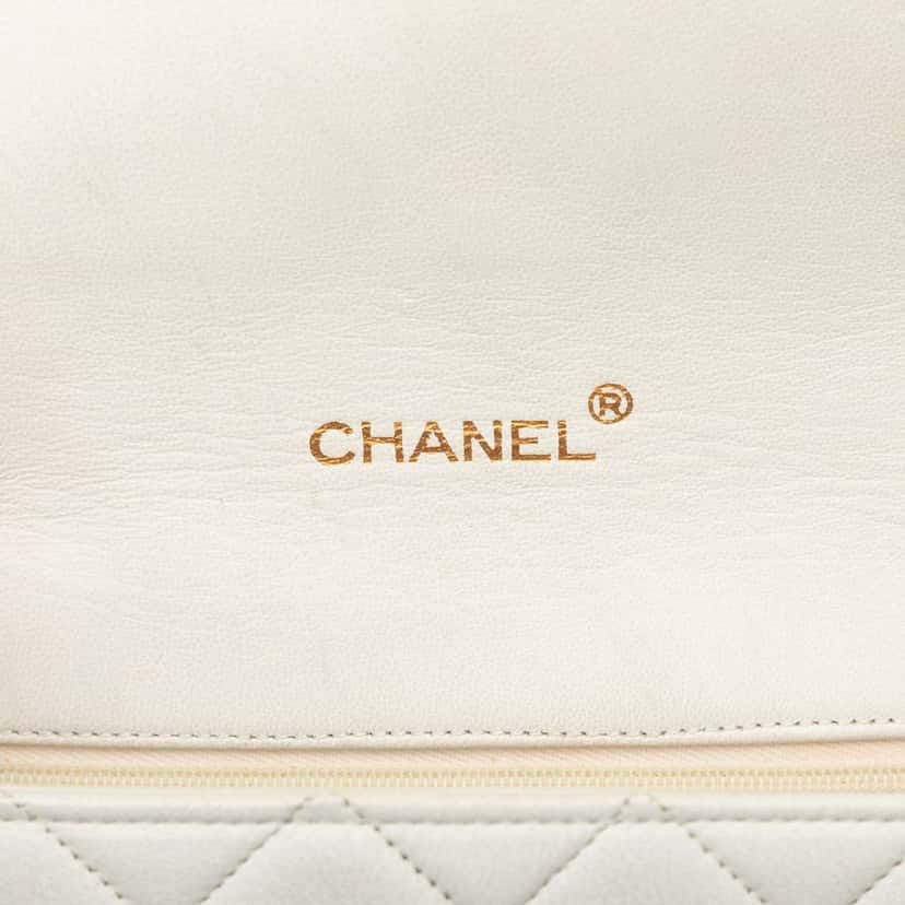 Chanel CC Quilted Lambskin Chain Flap White Leather Very good condition - Box View