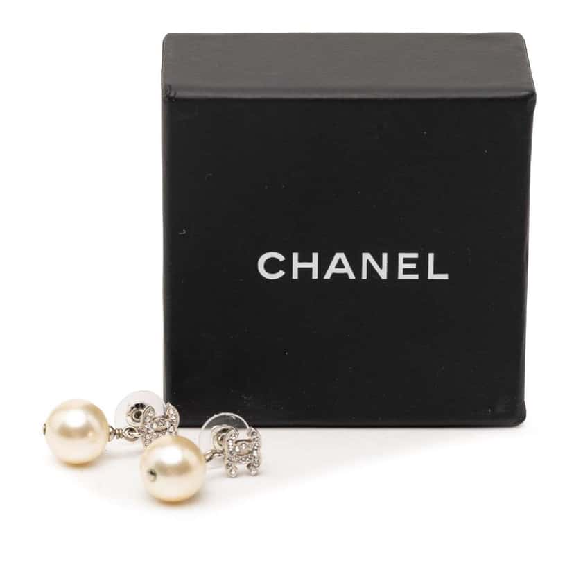 Chanel CC Brass and Strass Faux Pearl Swing Push Back Earrings Silver Brass Very good condition - Model View