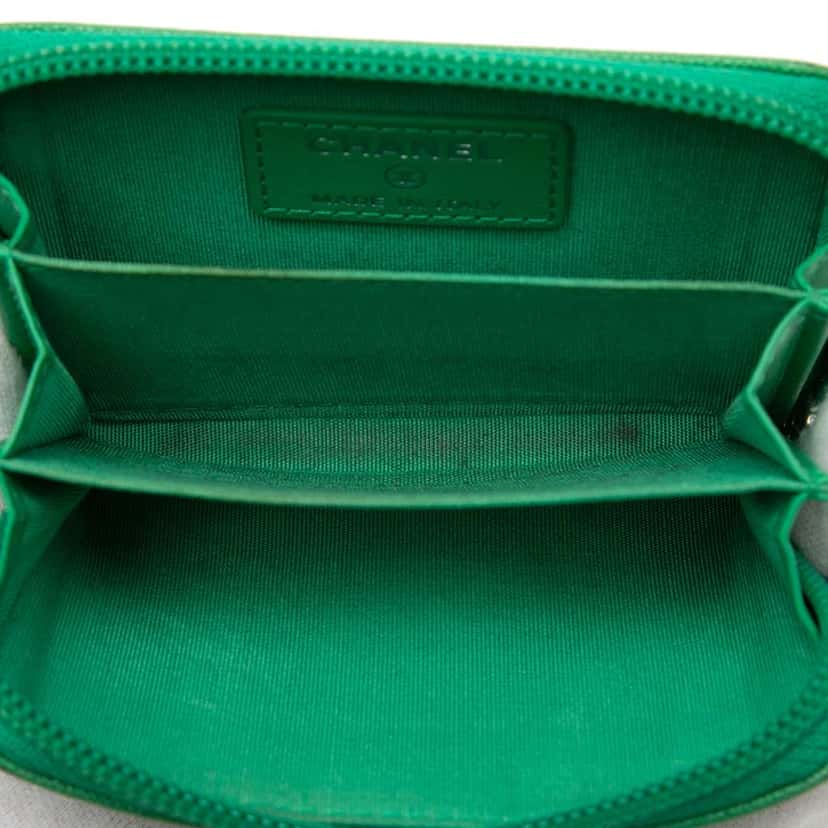 Chanel Quilted Caviar Boy Coin Pouch Green Leather Very good condition - Model View