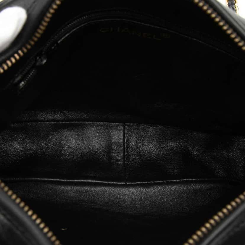 Chanel Mini CC Quilted Lambskin Tassel Camera Bag Black Leather Very good condition - Model View