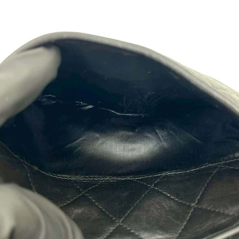 Chanel Small CC Quilted Lambskin Tassel Camera Bag Black Leather Very good condition - Model View